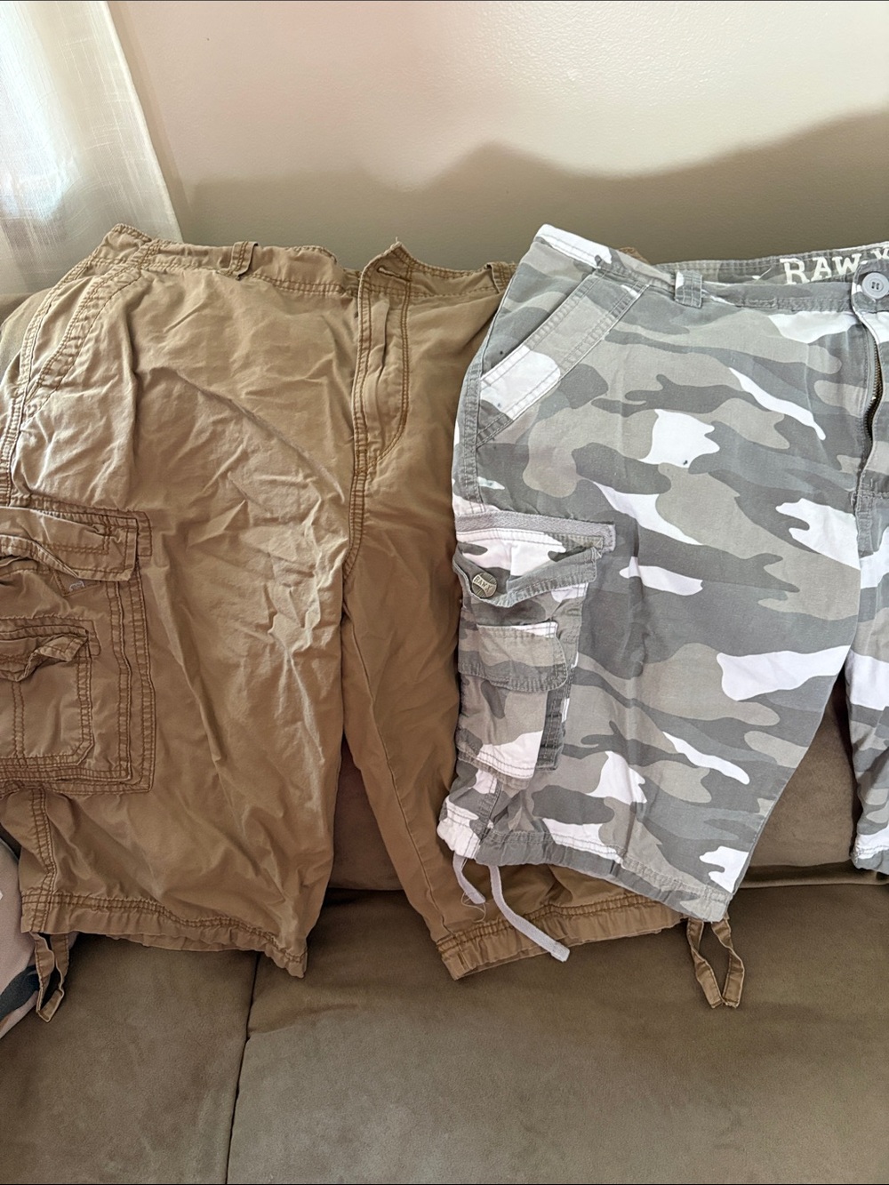 Men’s Gray Camo Cargo Shorts with Utility Pockets